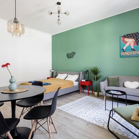 Stylish And Colourful Apartment In The City Centre Budapeste Exterior foto