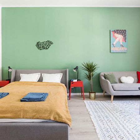Stylish And Colourful Apartment In The City Centre Budapeste Exterior foto