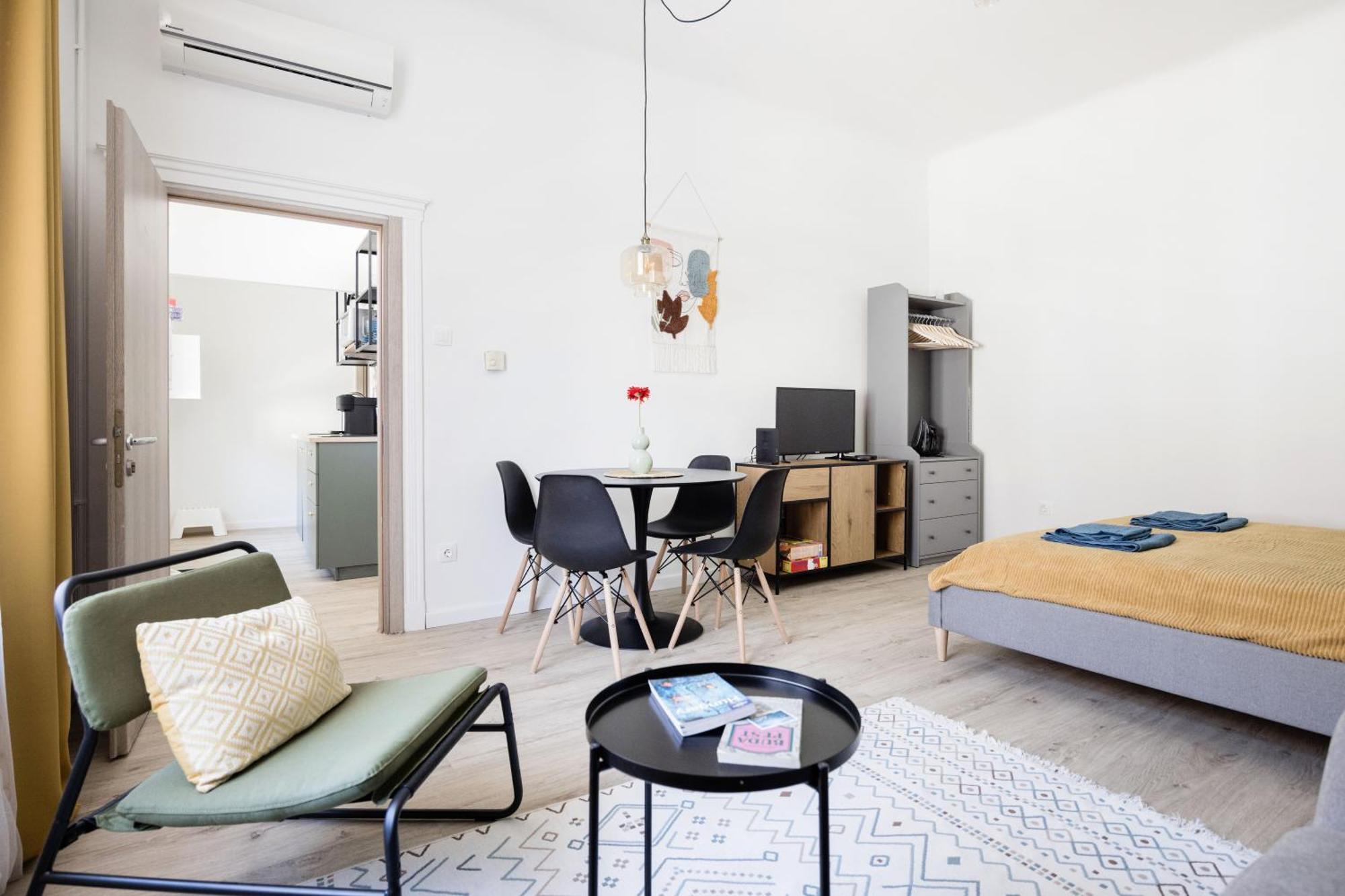 Stylish And Colourful Apartment In The City Centre Budapeste Exterior foto