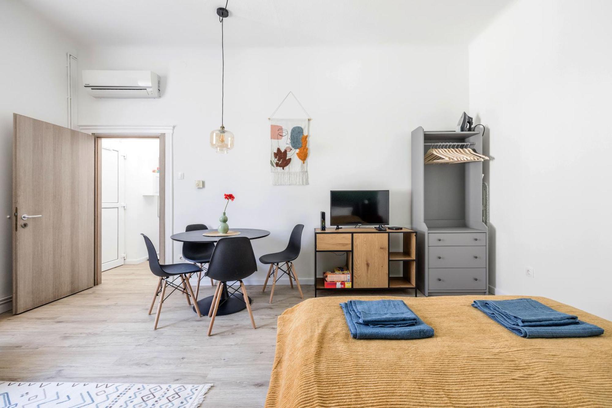 Stylish And Colourful Apartment In The City Centre Budapeste Exterior foto