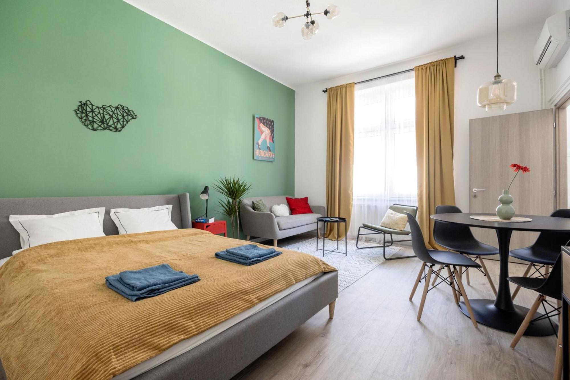Stylish And Colourful Apartment In The City Centre Budapeste Exterior foto